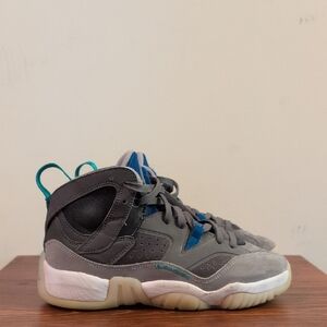 Nike Air Jordan Jumpman Two Trey GS Sz 6y